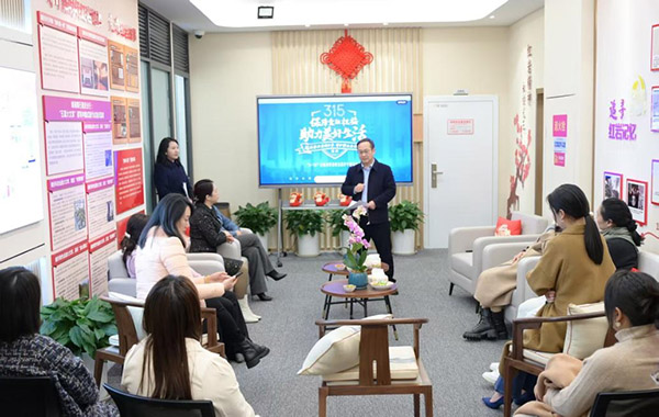 高管講消?；顒蝇F場。郵儲銀行重慶分行供圖