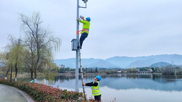 設備安裝現場。重慶移動供圖