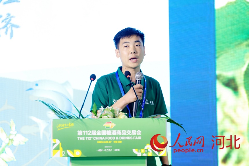 圍場鑫達商貿有限公司銷售經理謝航作分享。人民網記者 周博攝