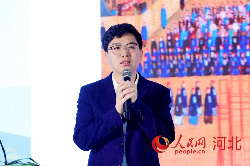 承德泓輝雙合酒業有限公司品牌宣傳部經理孫冬昌作分享。人民網記者 周博攝