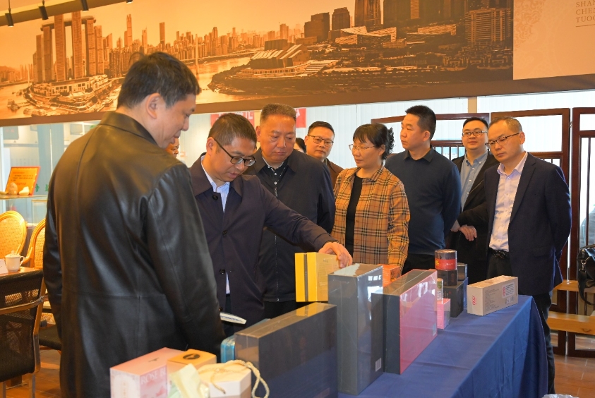 專家調研沱茶產品丁新攝