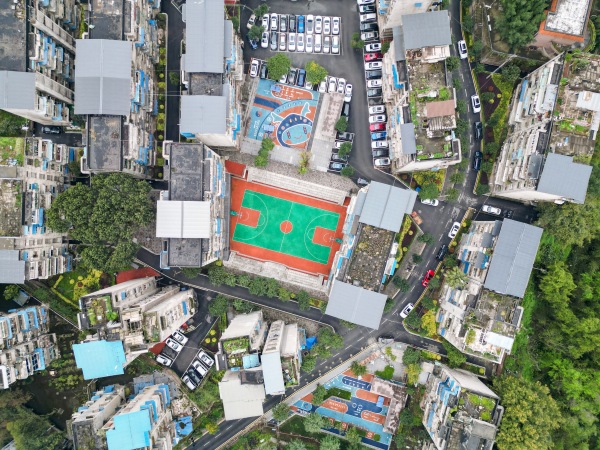 改造后的小區煥然一新。向金城攝