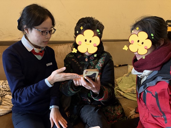 主動上門為客戶服務。浦發銀行重慶分行供圖