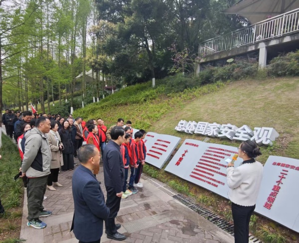 宣講團參觀主題公園。榮昌區委宣傳部供圖