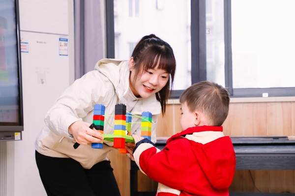 匯報展示課例《探秘重慶橋都》?；顒又鬓k方供圖