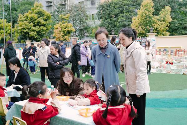 專家觀摩?；顒又鬓k方供圖