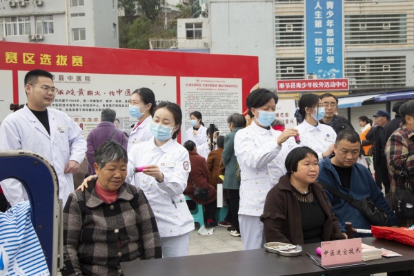 免費健康體檢。陳登俊攝