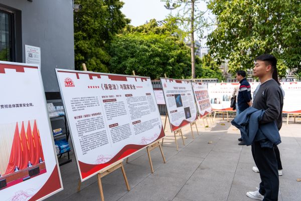 市民閱讀展板。璧山區委宣傳部供圖