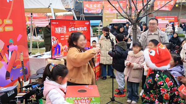 重慶萬科“甜蜜課堂”活動，帶領小業主們走進重慶南山植物園，重慶萬科供圖