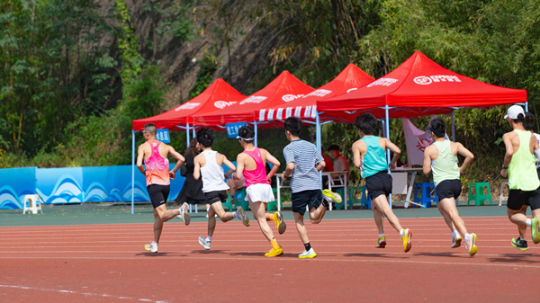 校友代表隊比賽現場。重慶理工大學供圖