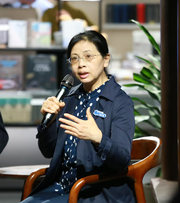 陳卉麗作分享。張源攝