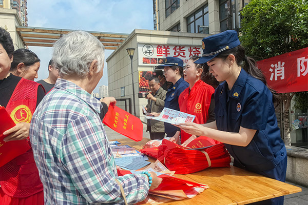 宣傳消防安全知識。重慶市涪陵區消防救援局供圖