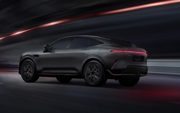 阿維塔11暗夜騎士版。車企供圖