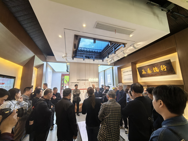 參觀學習現場。蓮花街道供圖