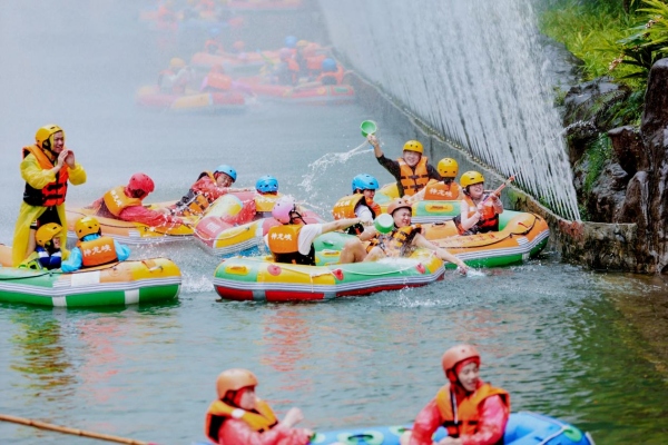 龍峽泉水漂流。金佛山供圖