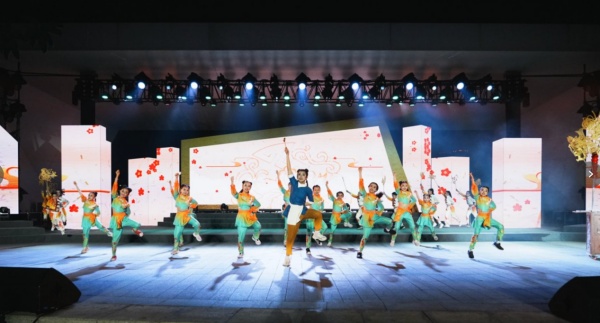 舞蹈《糖觀燈》?；顒又鬓k方供圖