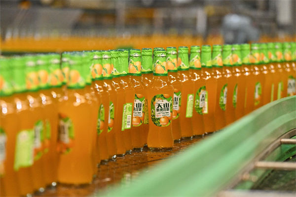 產品生產車間。重慶啤酒供圖