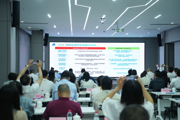 “稅費會學堂”現場。重慶兩江新區稅務局供圖