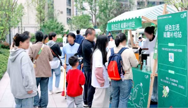 市集活動現場。招商積余重慶公司供圖