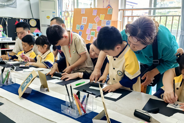 雕版印刷。袁杰攝