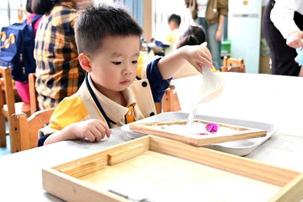 古法造紙。實習生金秋橦攝