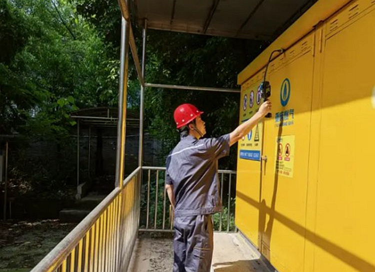 重慶燃氣集團中梁山公司開展設施設備安全檢查。重慶燃氣集團供圖