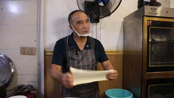 “扯面大爺”鐘碧華。付軍攝
