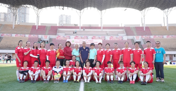 隊員合影。墊江縣融媒體中心供圖