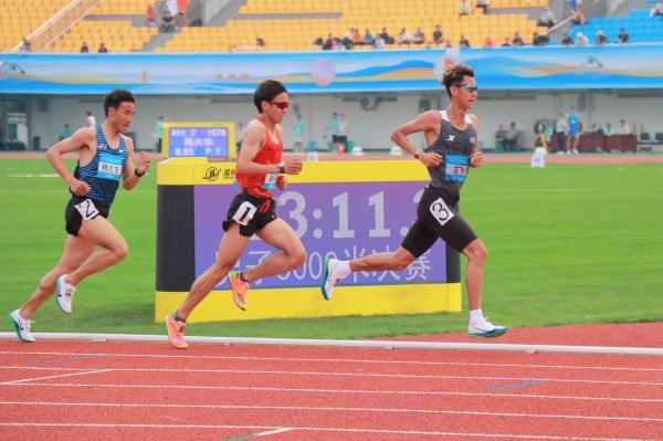 男子5000米決賽。胥世鵬攝