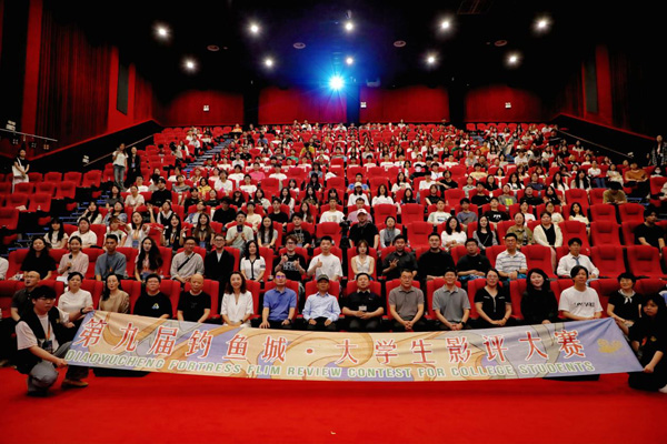 影評人周啟動儀式。重慶移通學院供圖