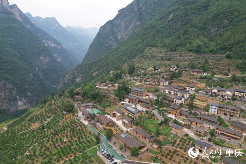 俯瞰下莊村。人民網記者 劉政寧攝