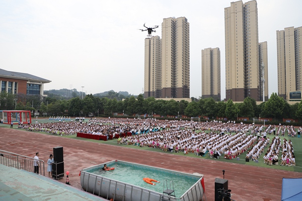 無人機防溺水救援演練。主辦方供圖