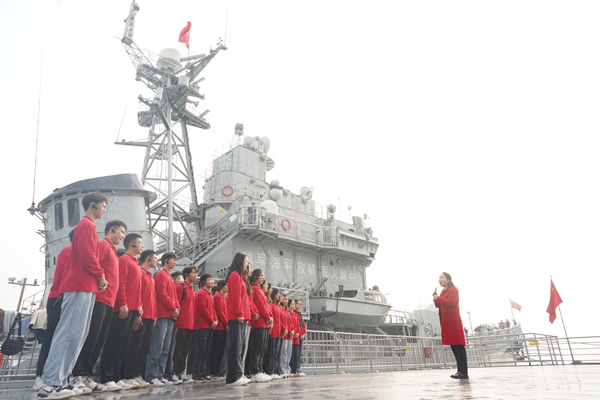 在重慶建川博物館海軍166驅逐艦（珠海艦）開展“艦艇公開課”。重慶理工大學供圖