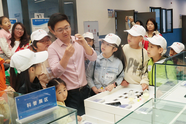 學院開展青少年科技研學實踐活動。重慶理工大學供圖