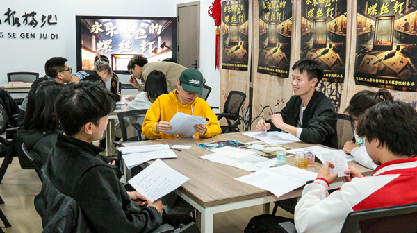 “材料劇本殺”活動現場。重慶理工大學供圖