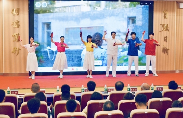 《防非護萬家·快板聲聲警》宣講節目表演。重慶理工大學供圖