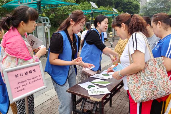 活動現場吸引居民熱情參與。陳曉燕攝