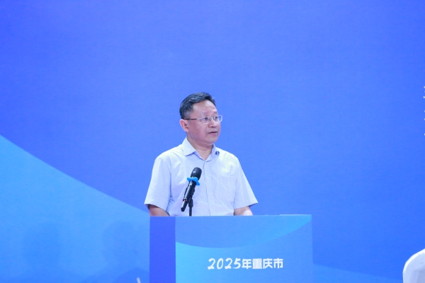 重慶市大渡口區委教育工委書記、區教委主任李國偉致辭。張源攝