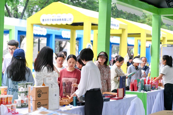 線下展銷人氣旺。主辦方供圖