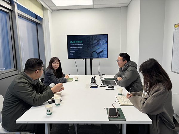 運營中心走訪唯哲科技。兩江新區明月湖數字科技產業知識產權運營中心供圖