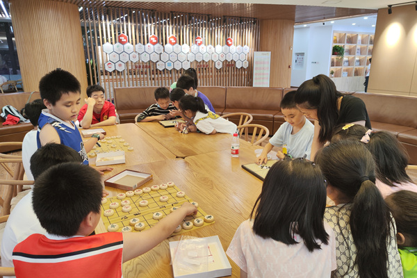 上清寺街道美專?！懊烂琅c共”文化空間開展少兒活動。渝中區文化旅游委供圖