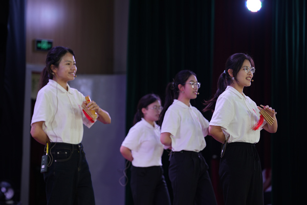 快板宣講。西南大學供圖