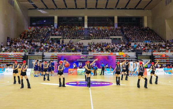 激情啦啦隊。熊偉攝