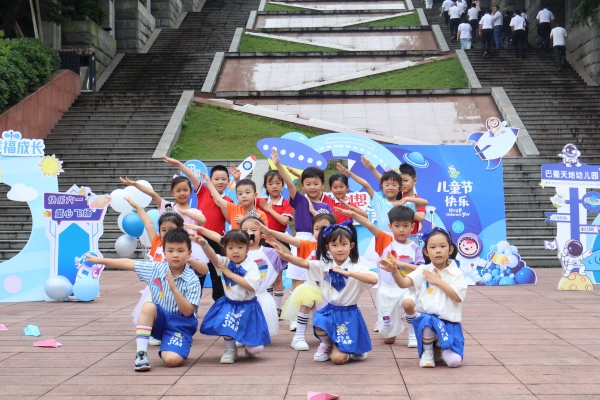 舞蹈隊獻上《孩子的天空》。主辦方供圖