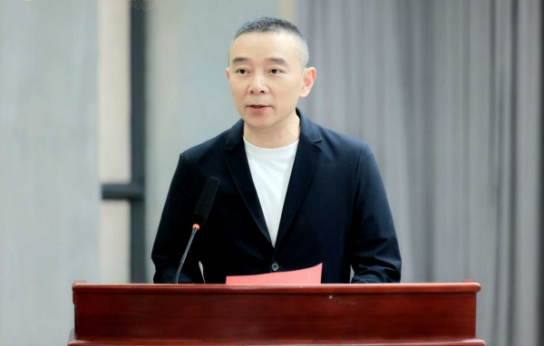 四川美術學院院長焦興濤致辭。四川美術學院供圖