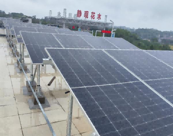 服務區的分布式光伏發電。重慶數字交通集團供圖