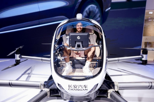 歐洲媒體在重慶車展沉浸式體驗長安最新科技。長安汽車供圖