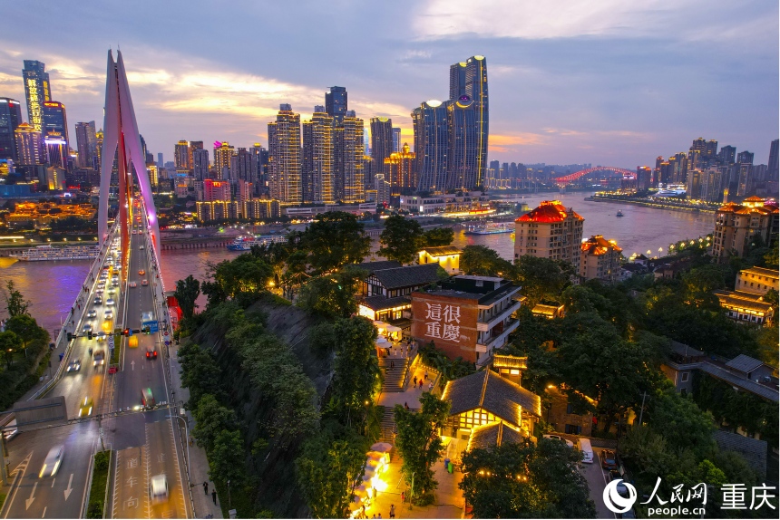 “南濱C灣”城市夜景。人民網 鄒樂攝