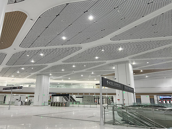 軌道交通6號線東站段重慶東站站點。唐鑫攝