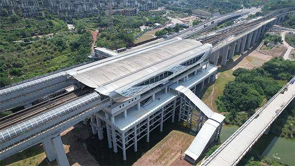 劉家坪站屋頂光伏發電站。中國電建供圖